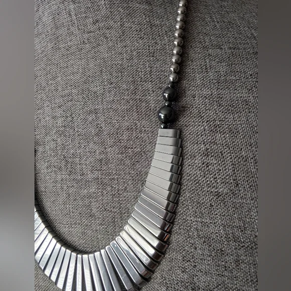 Modernist Hematite Necklace. Metal Beads, Magnetic Clasp - Picture 4 of 7